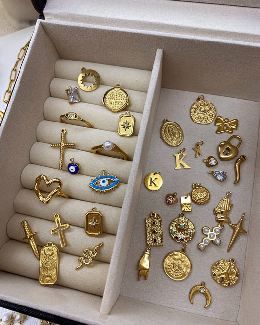 Sip and Charm Class at Kalli James Eastland