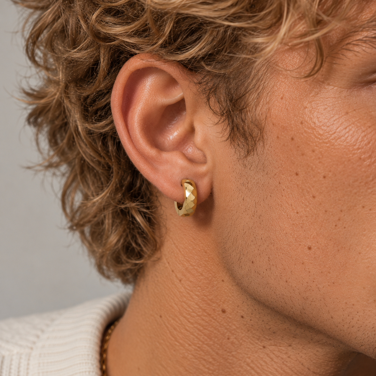 Axel Huggie Earrings (12 mm)