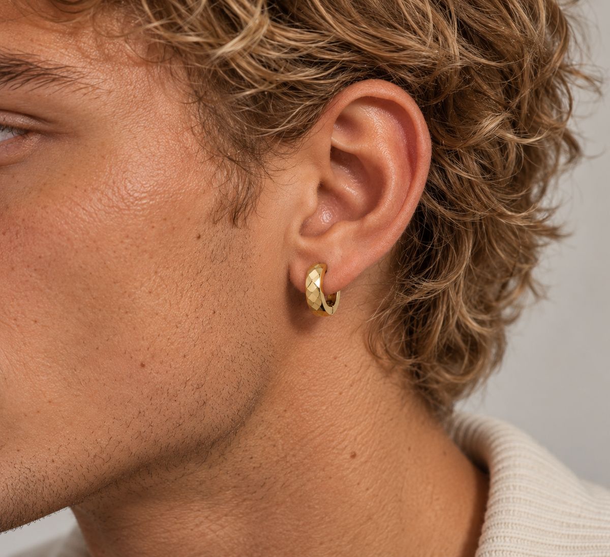 Axel Huggie Earrings (12 mm)