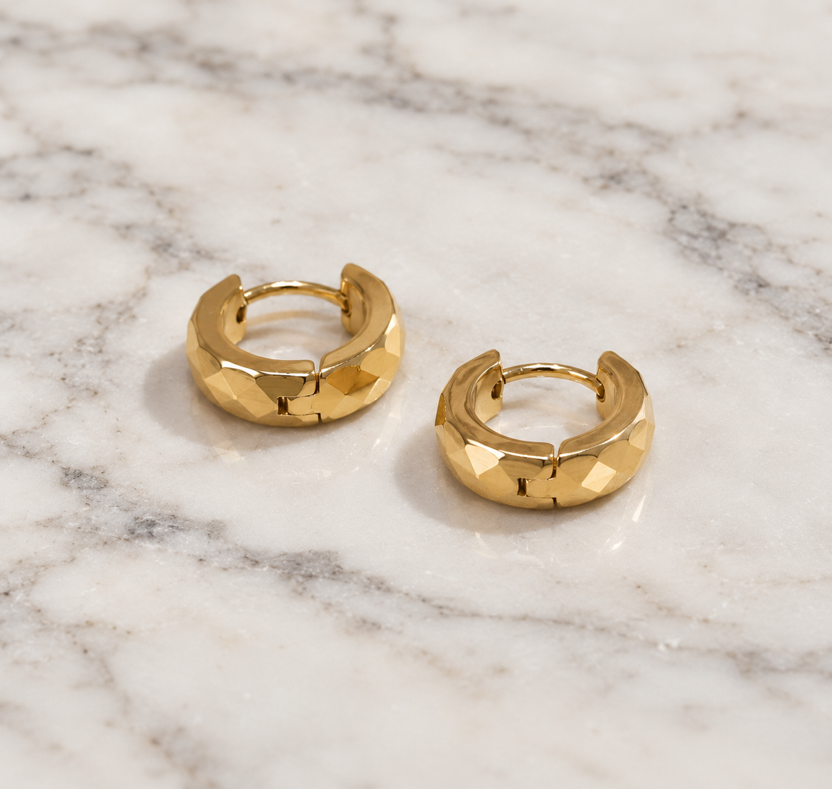 Axel Huggie Earrings (12 mm)