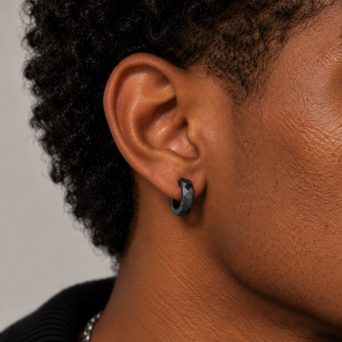 Axel Huggie Earrings (12 mm)