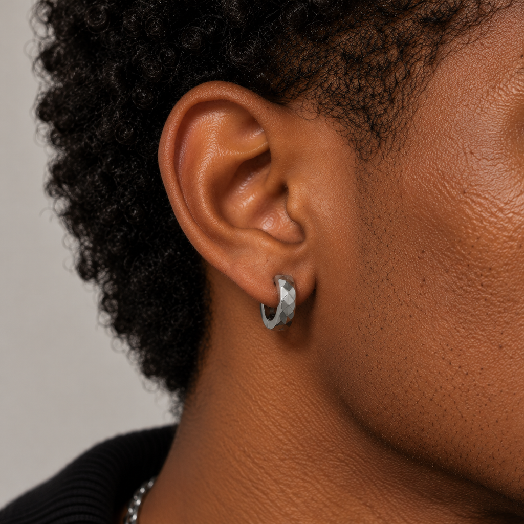 Axel Huggie Earrings (12 mm)
