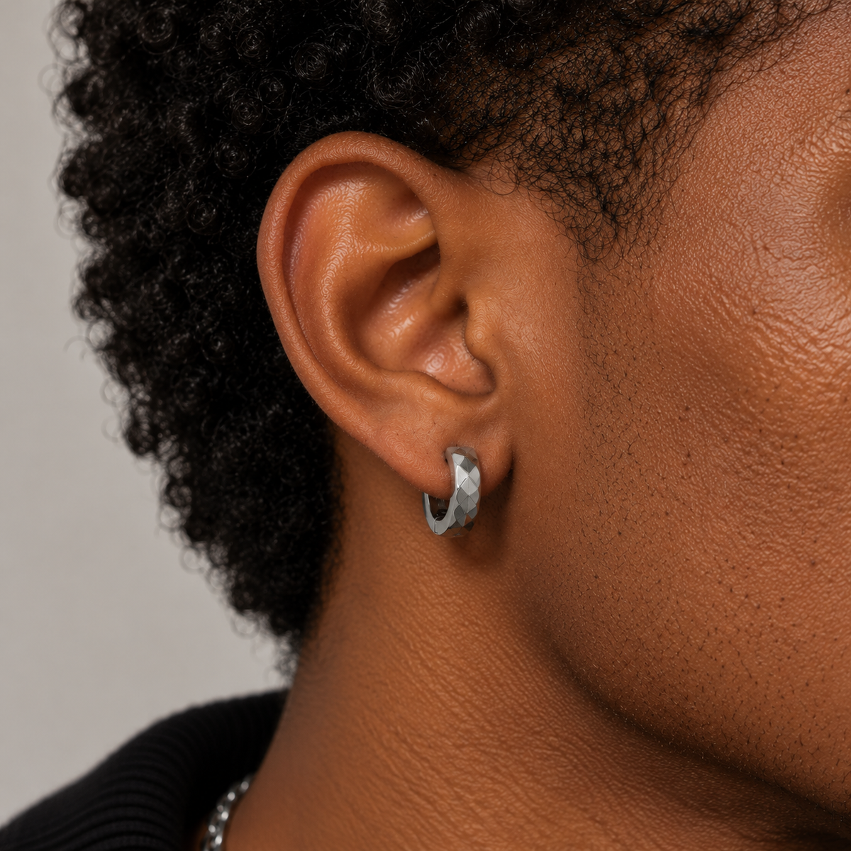 Axel Huggie Earrings (12 mm)