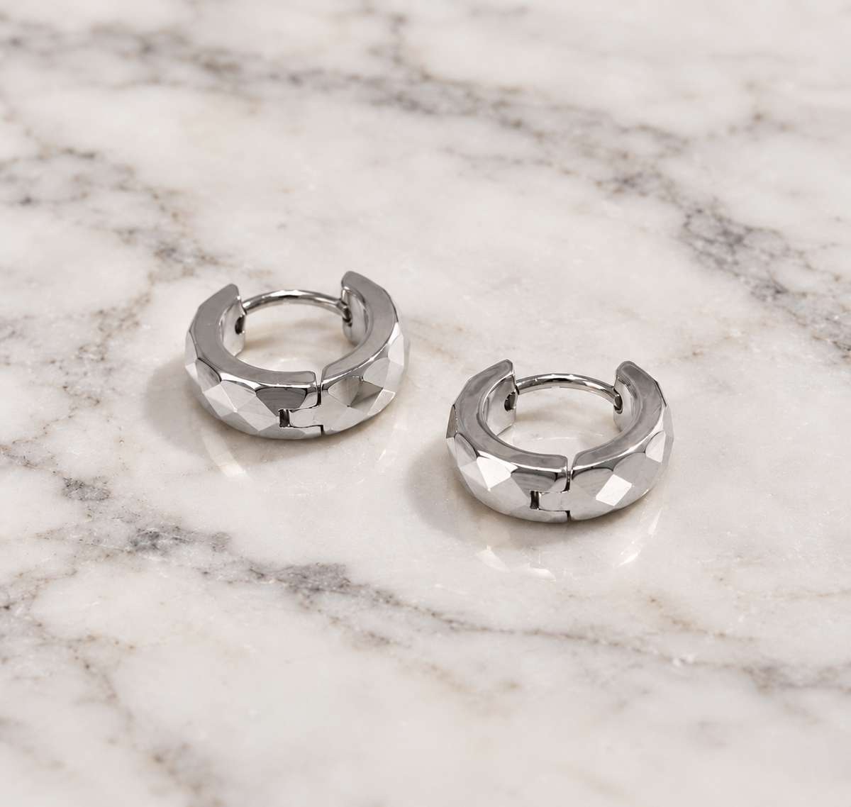 Axel Huggie Earrings (12 mm)