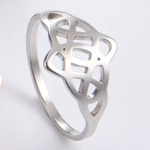 Triquetra Cetic Knot Ring