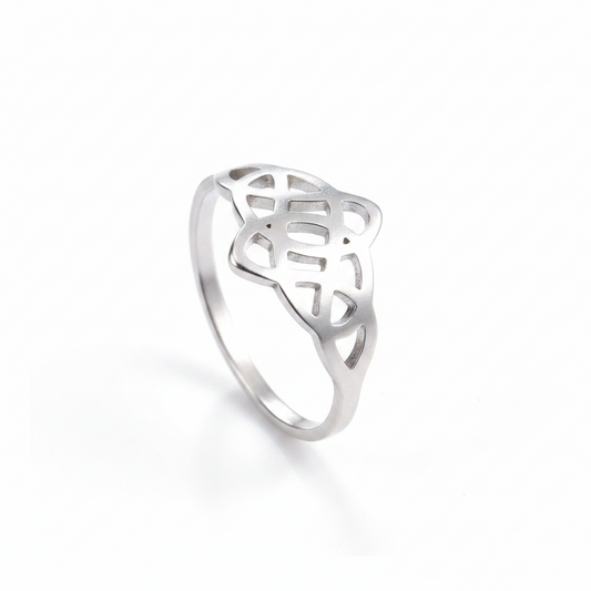Triquetra Cetic Knot Ring